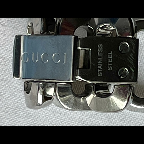 GUCCI
Stainless Steel Mother of Pearl 3 diamond 24mm G-Square Quartz Watch - Picture 10 of 10